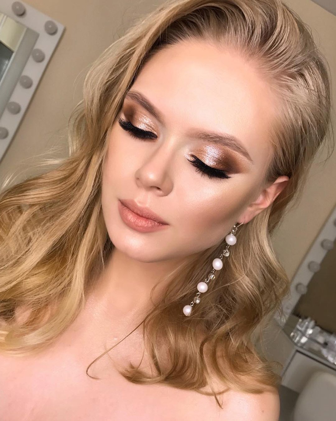 wedding makeup trends bridal beauty natural lips shimmer golden eyeshadows nikolaeva.makeup