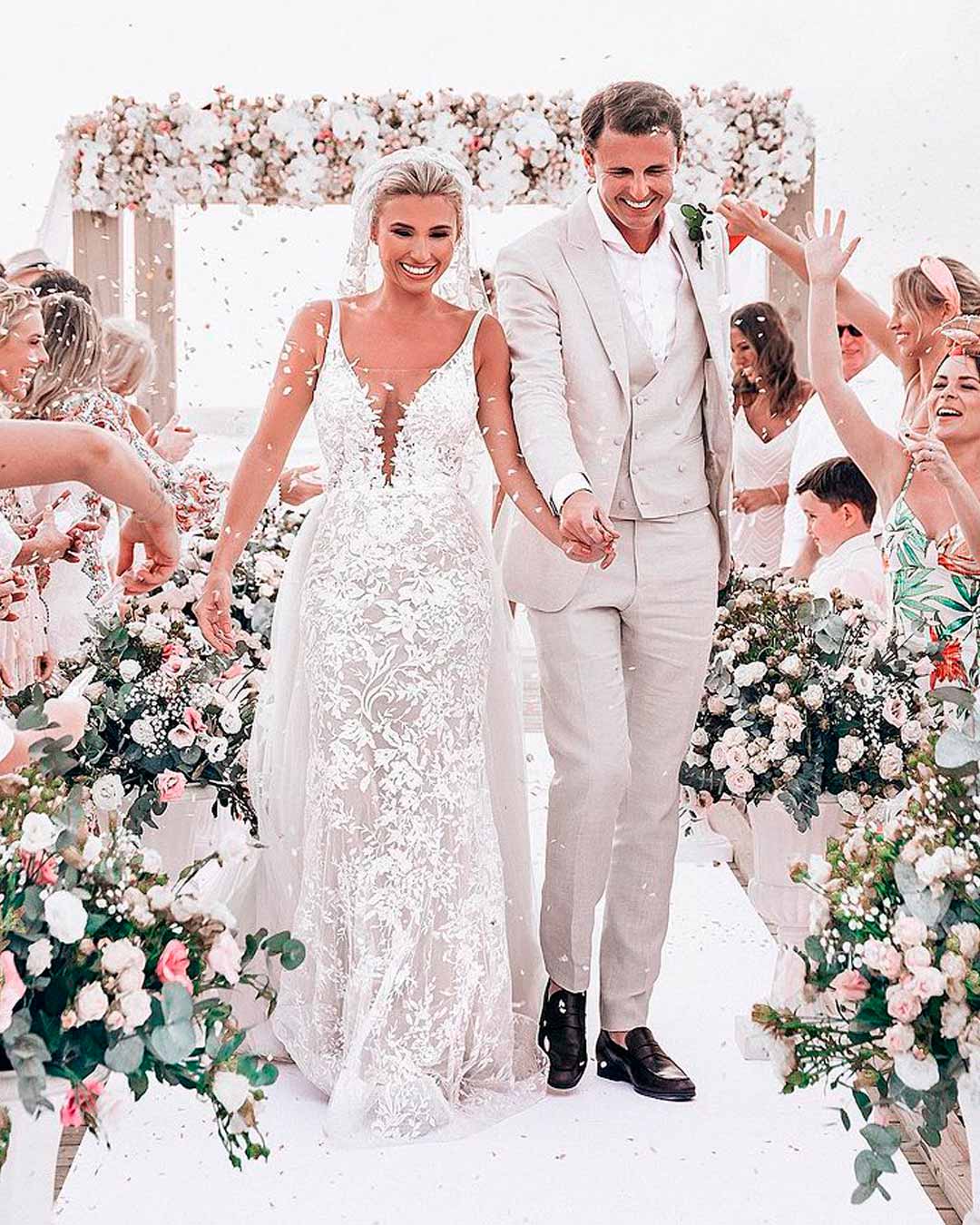 wedding reception timeline bride groom arch