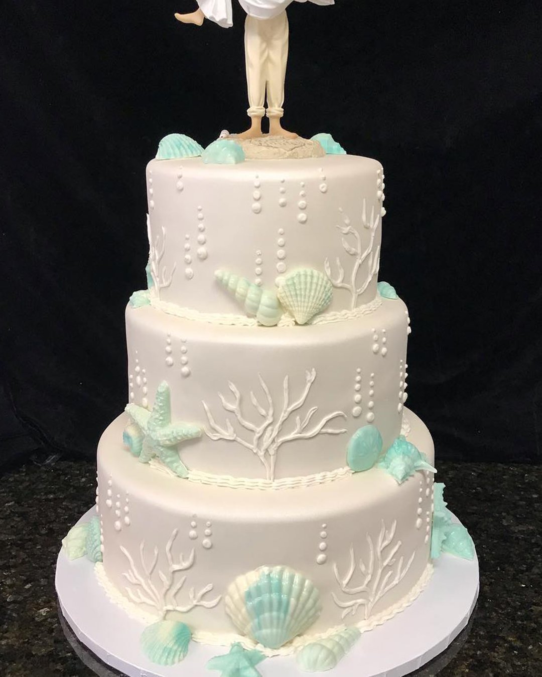 beautiful wedding cakes cascade with beach sea creativecakesandcandies4
