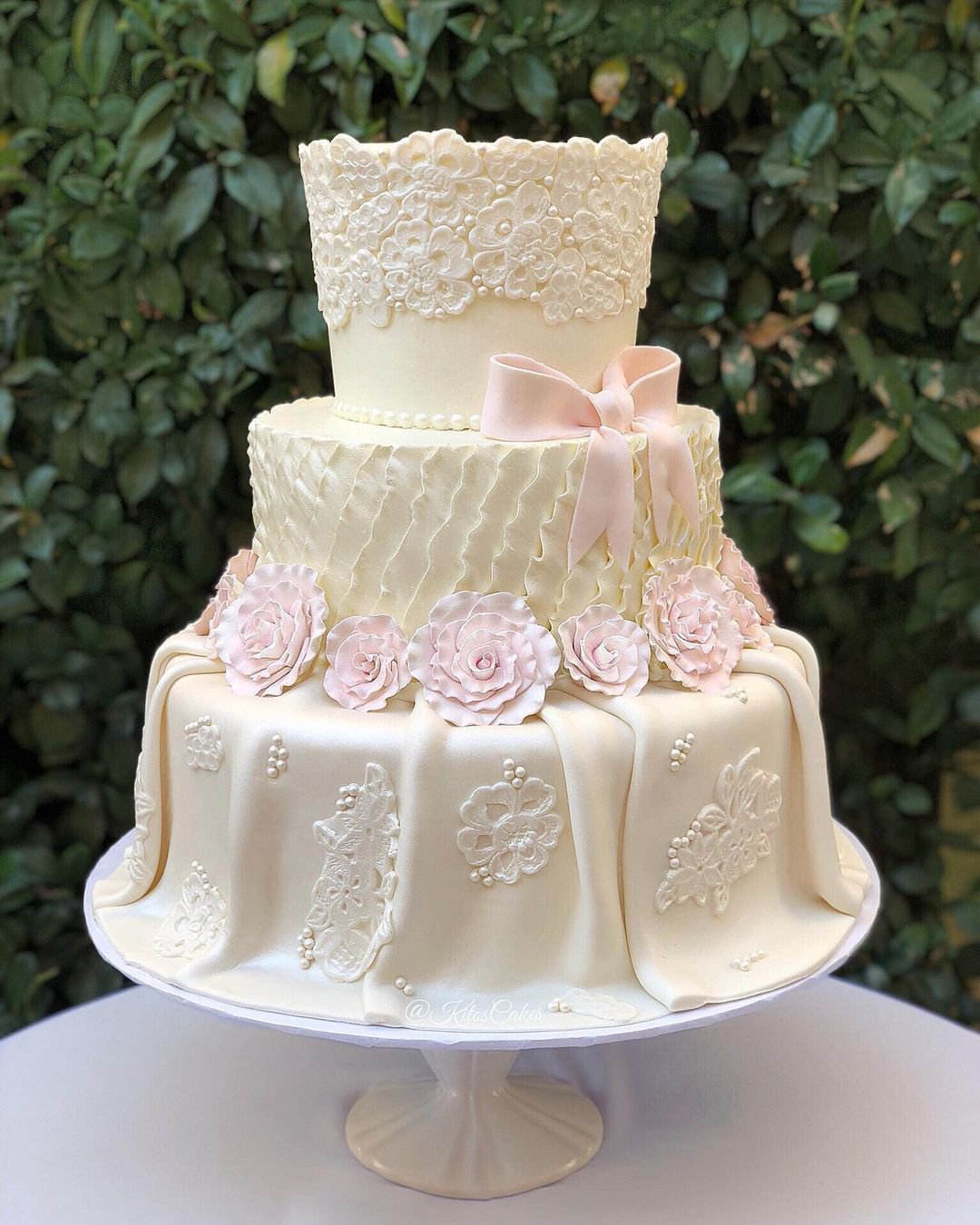 beautiful wedding cakes lace wedding cake elegant kitoscakes