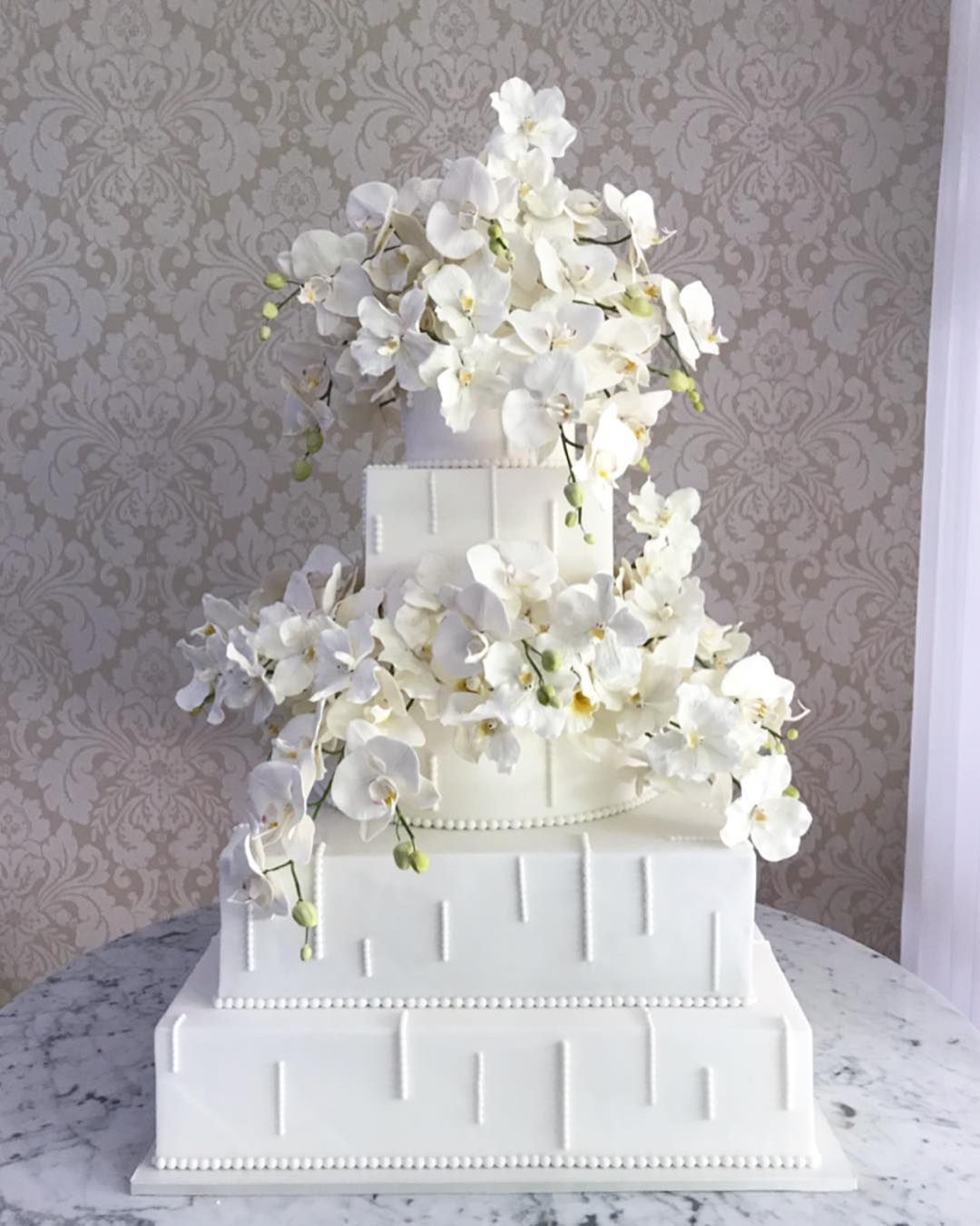 beautiful wedding cakes white flowers thekingcake