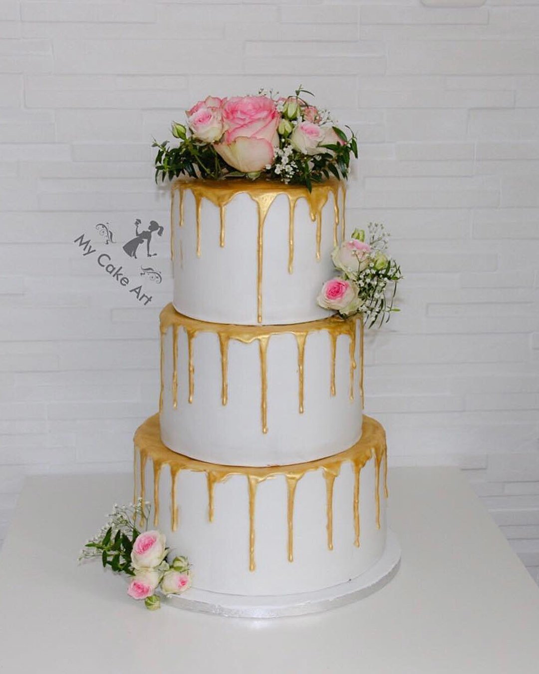 drip wedding cakes gold drip cake roses