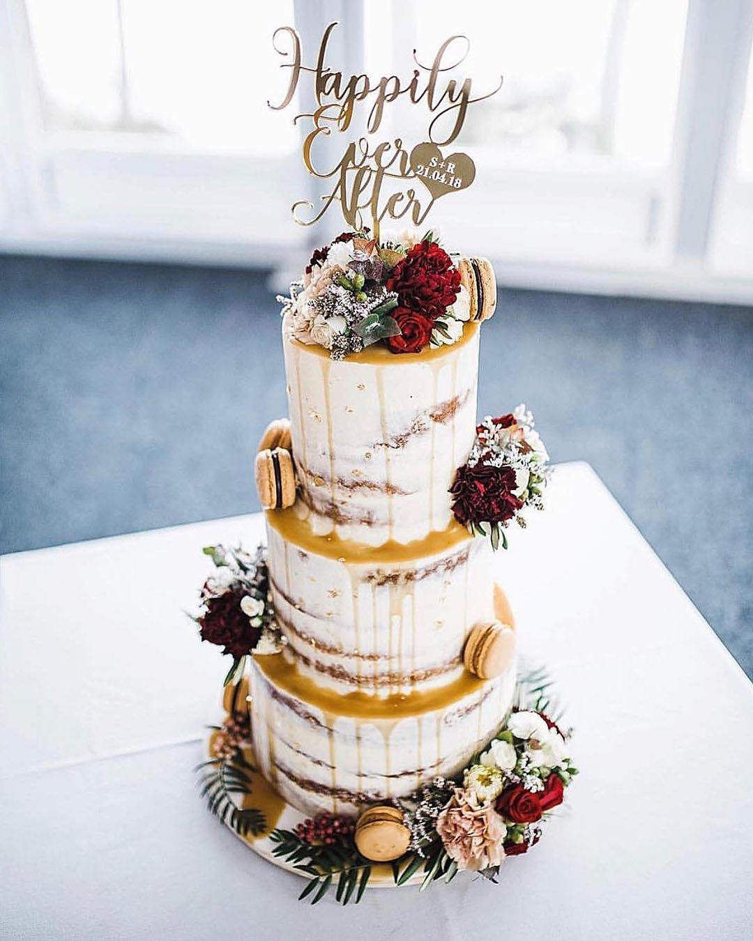 drip wedding cakes rustic flowers