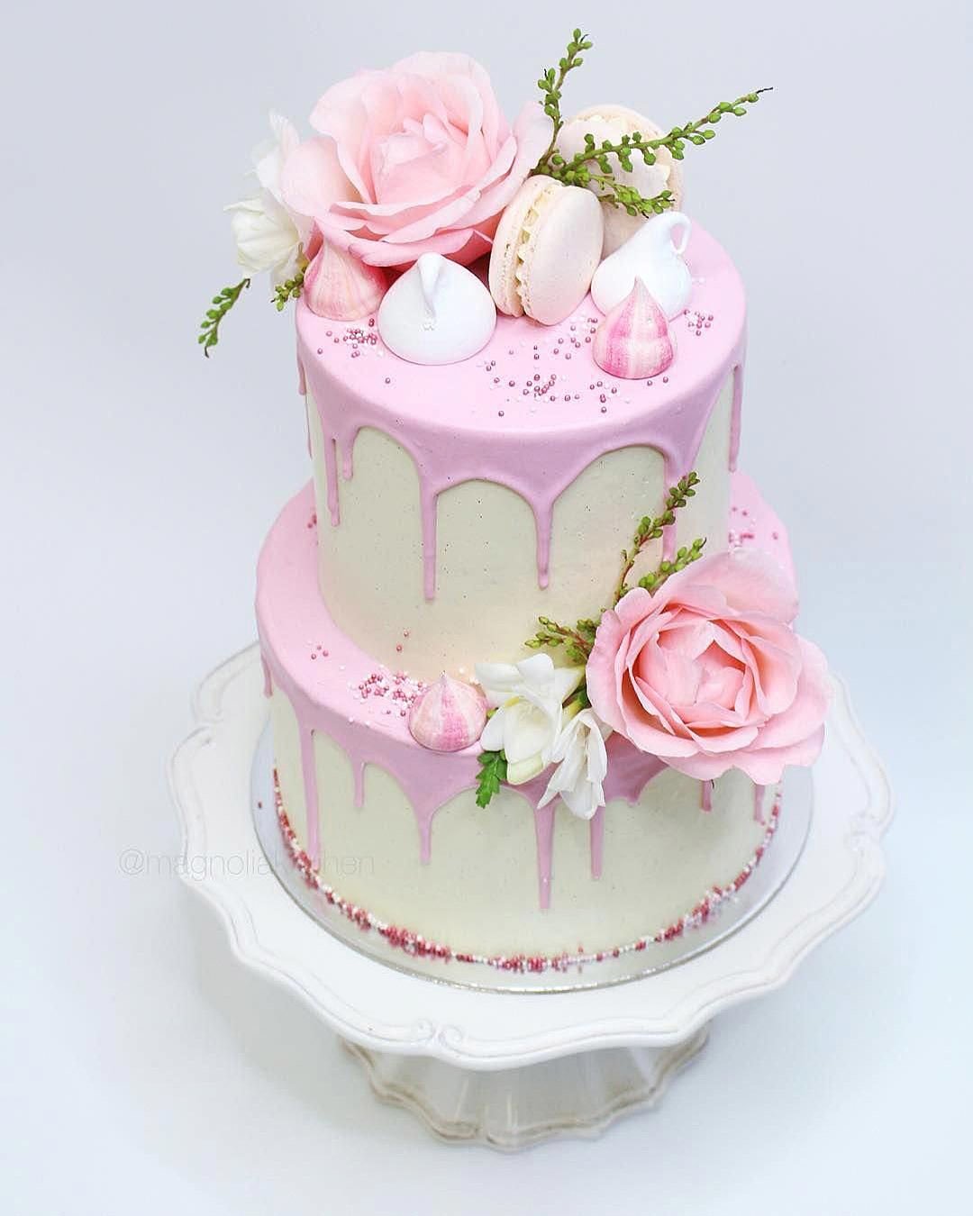 drip wedding cakes tender soft pinkwith flowers macaroons