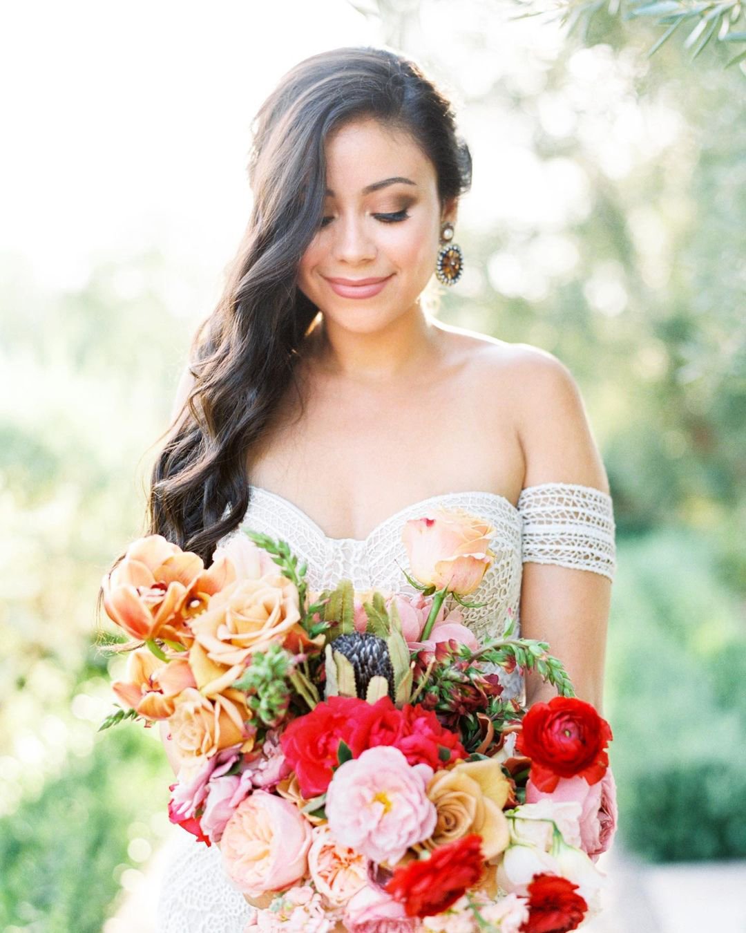 gorgeous summer wedding bouquets bright with red flower gellerevents