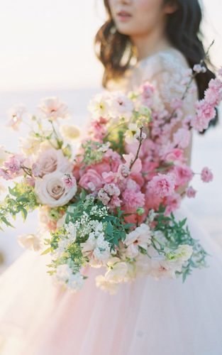 gorgeous summer wedding bouquets featured carmensantorelliphoto
