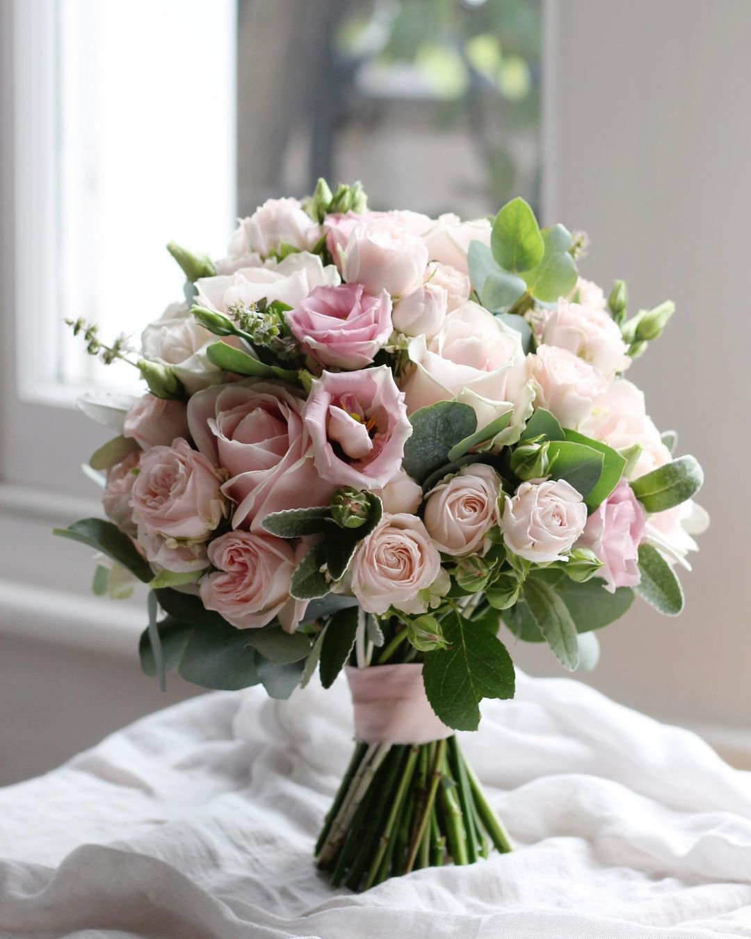 gorgeous summer wedding bouquets pink roses flowersbyeve