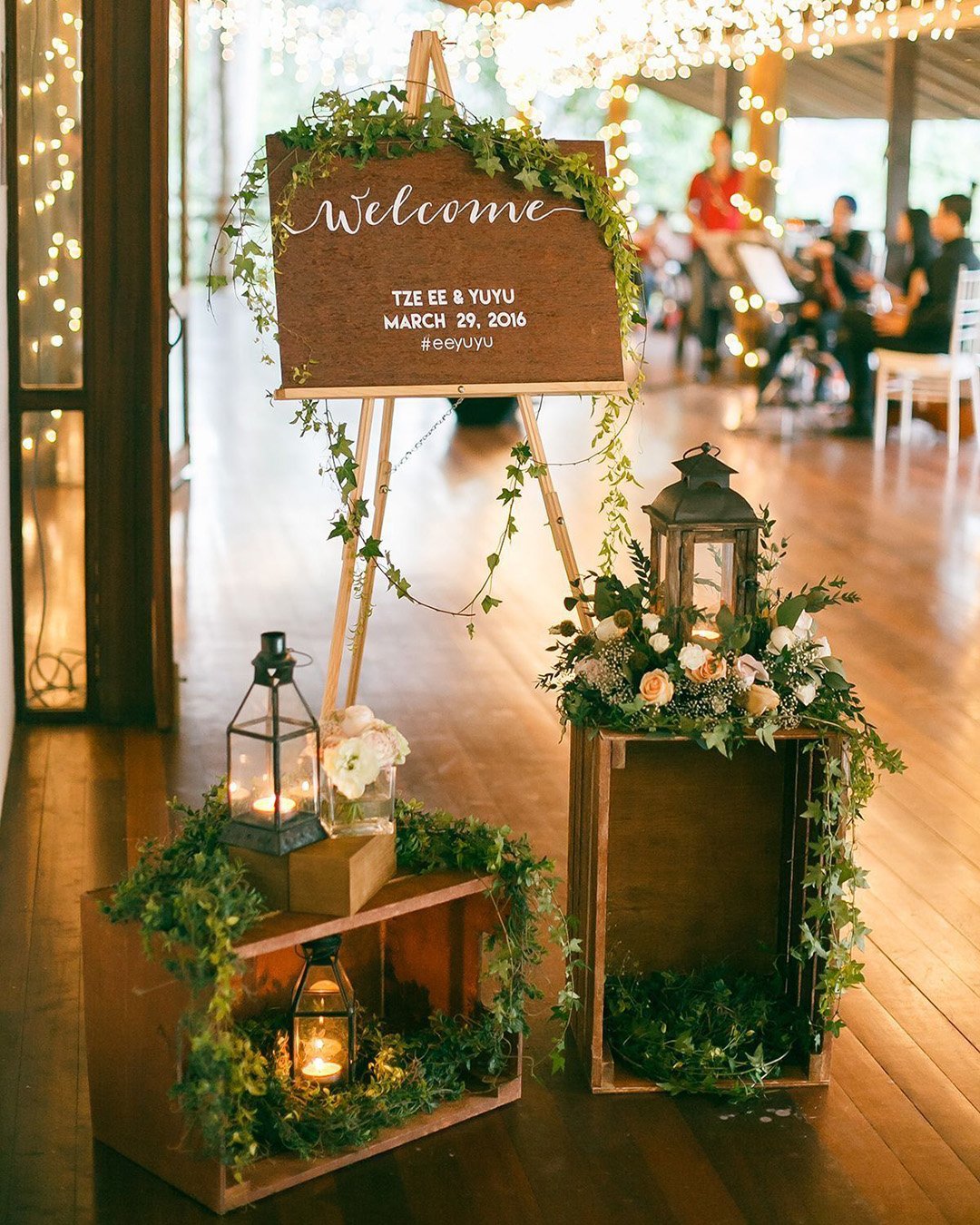 greenery wedding decor welcome signs with lanterns wefreeze