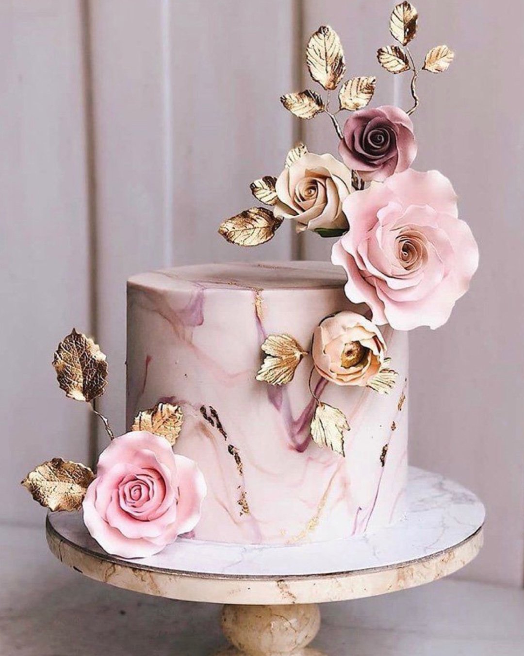 marble wedding cakes cake with metallic flowers duchess.bakes⁣