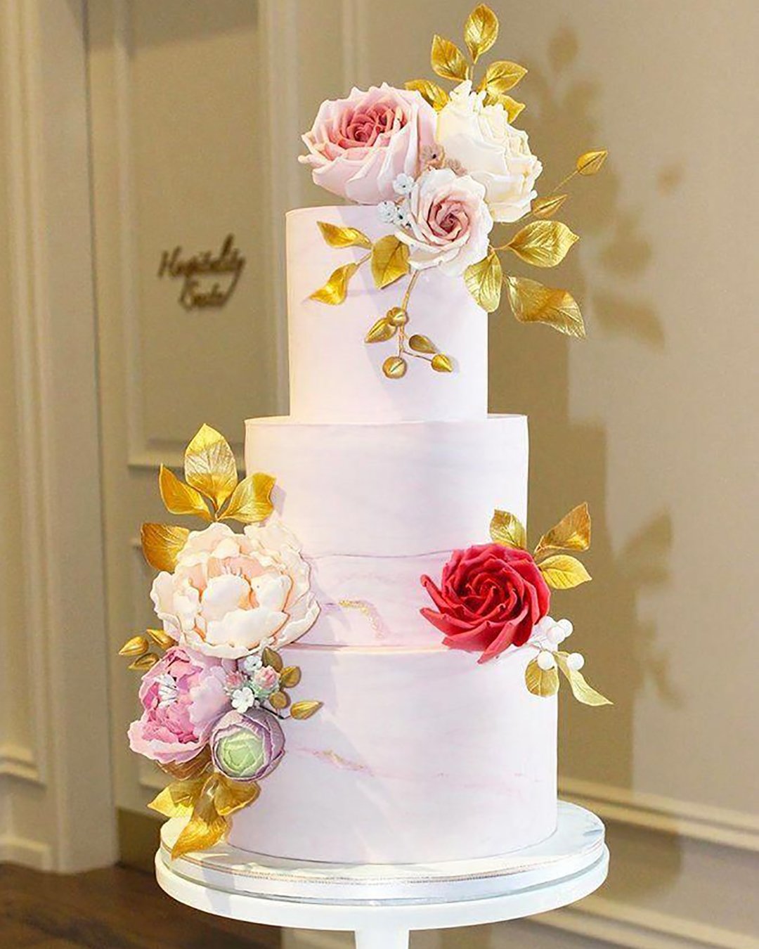 marble wedding cakes gentle marble cake with flowers violetandivycakedesign