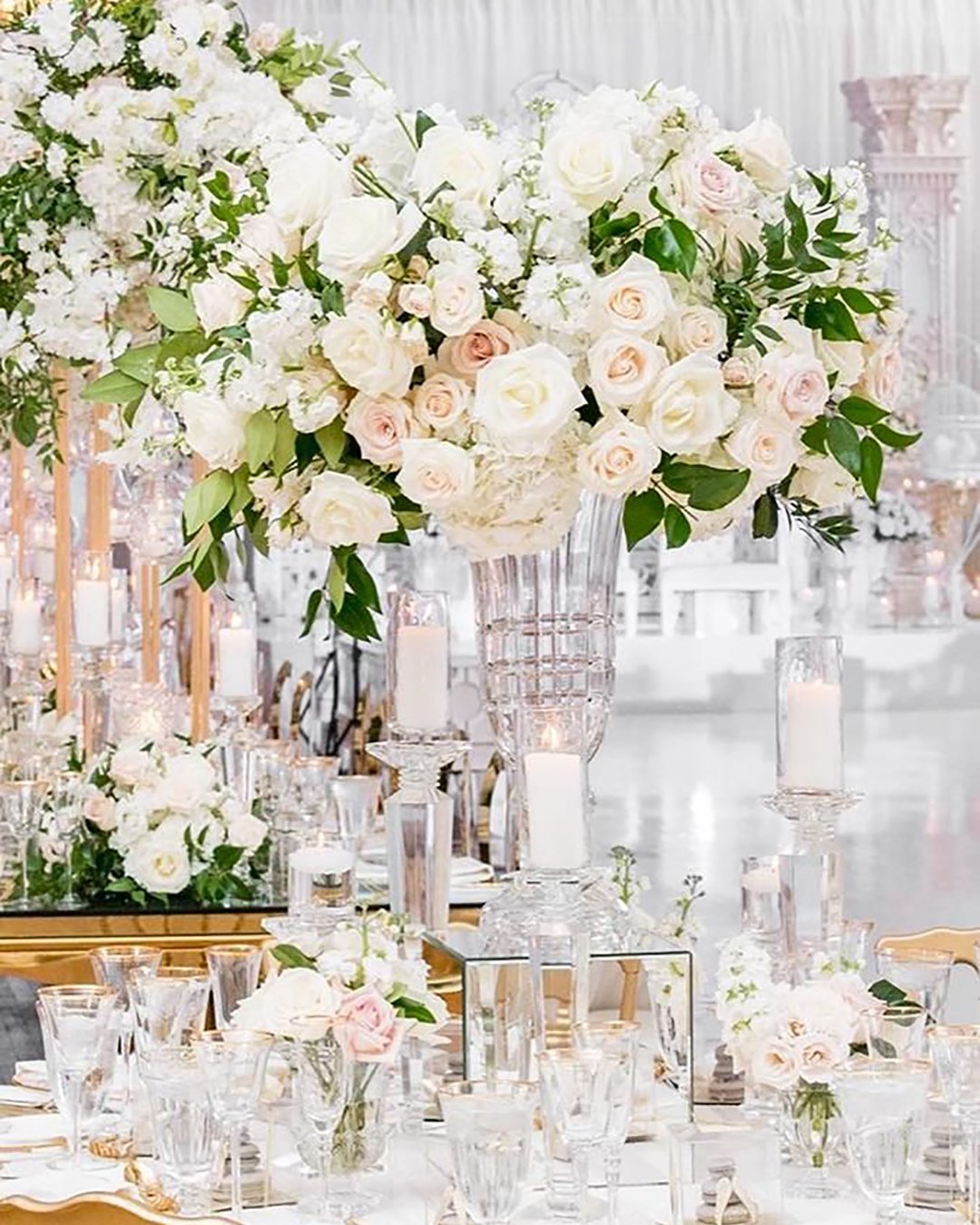 modern wedding decor flower centerpiece rachelaclingen