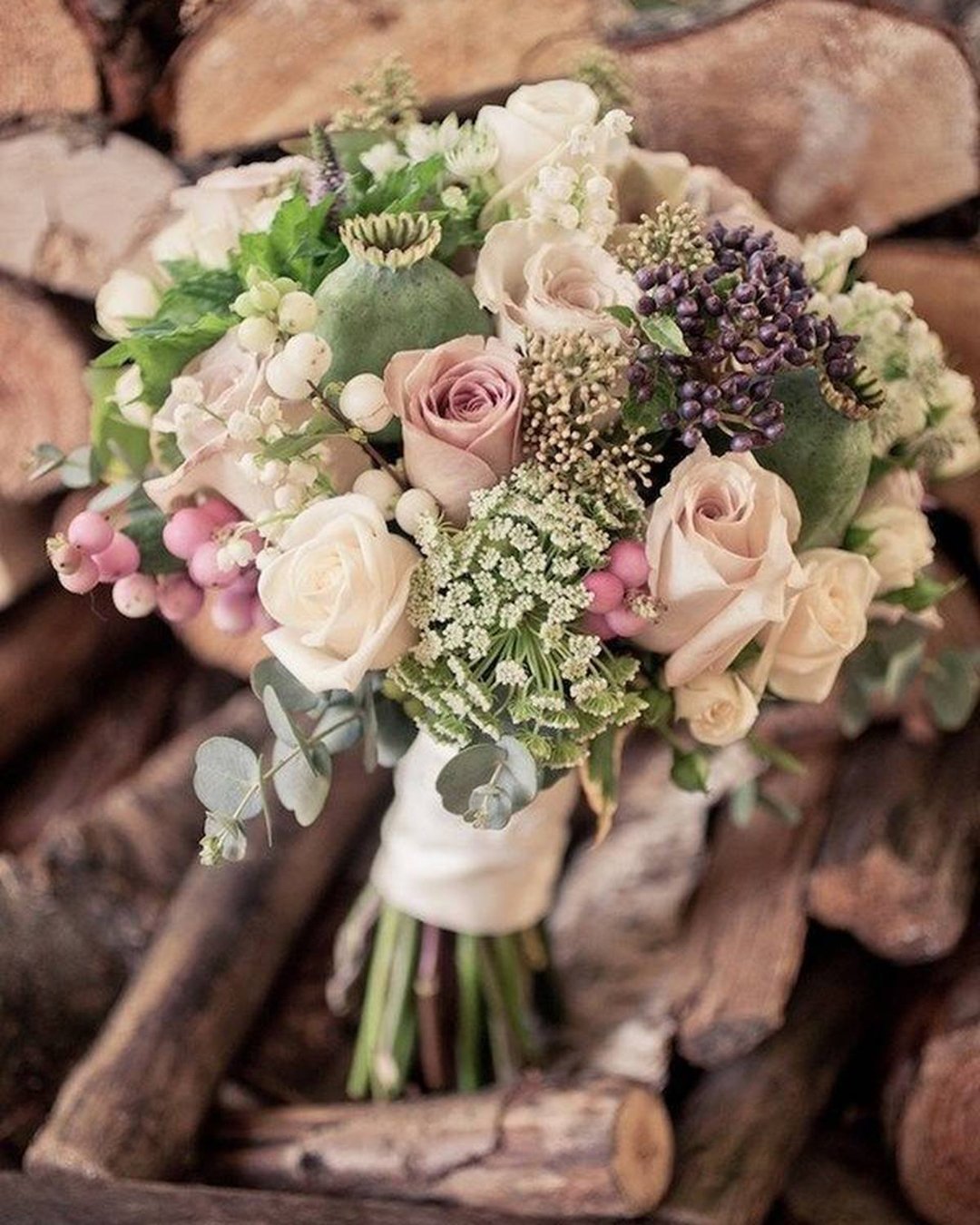 42 Prettiest Small Wedding Bouquets to Have and to Hold