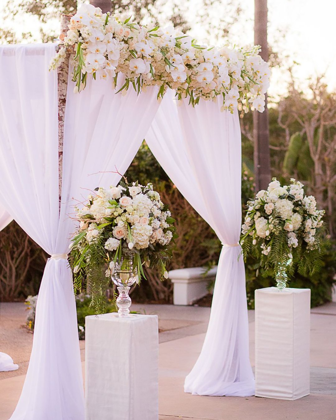 white wedding decoration ideas white floral arch The Youngrens