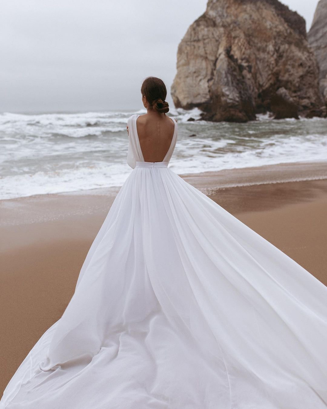 Backless Wedding Dresses To Make Your Look Great