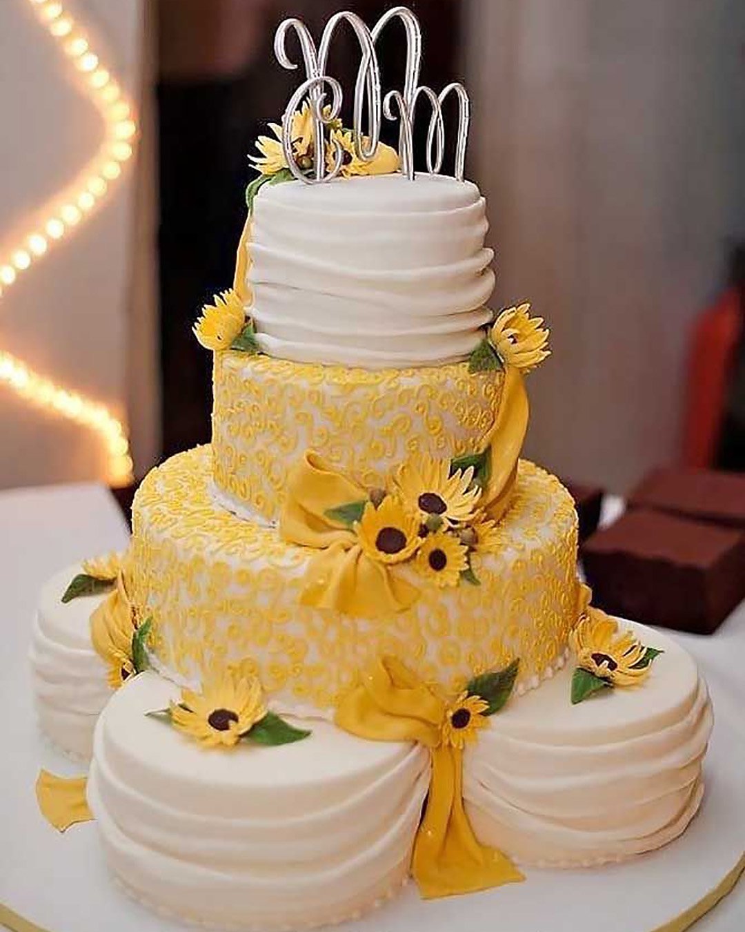fall wedding cakes elegant white yellow with sunflowers cakecentral