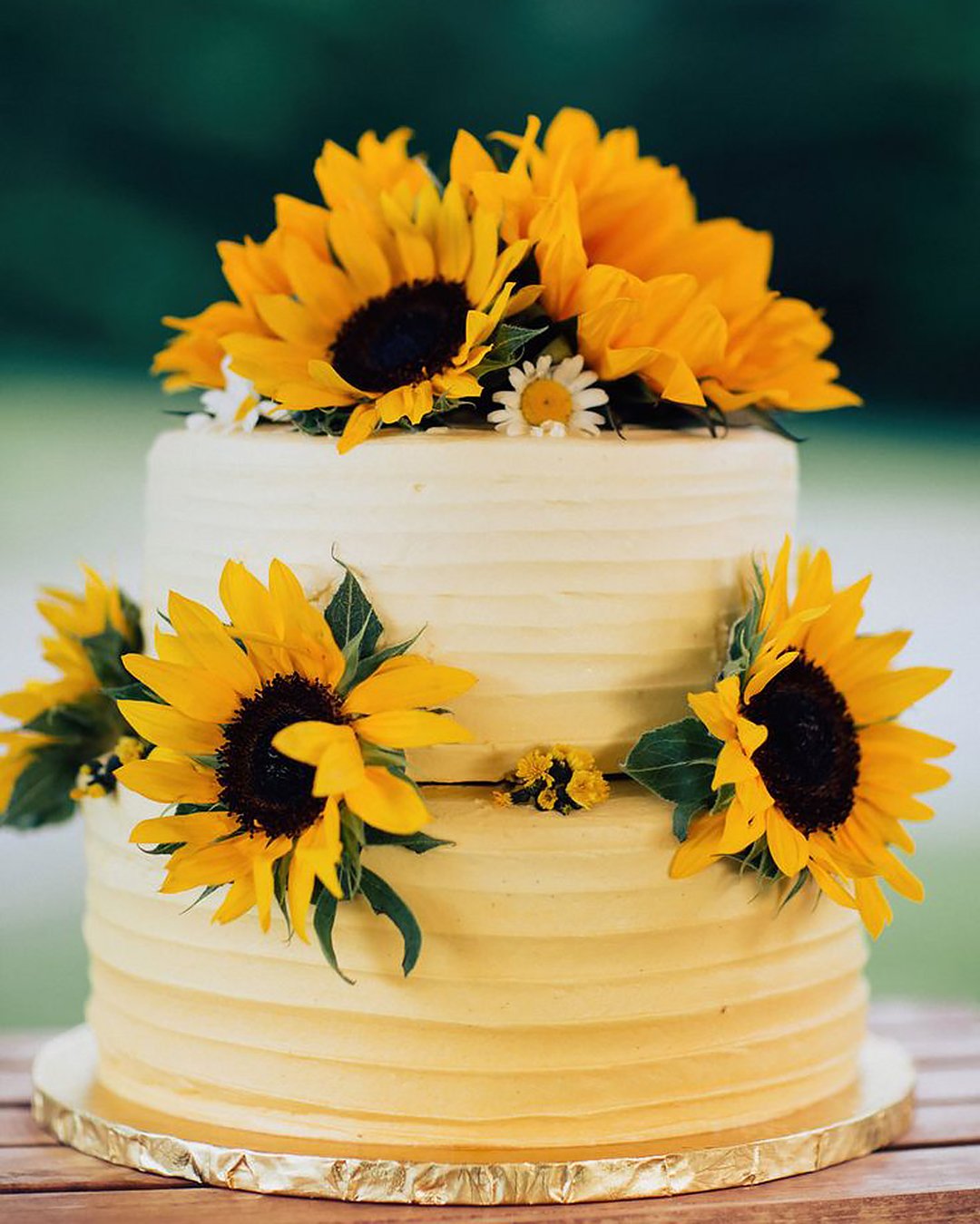 fall wedding cakes white small with sunflowers tara.welch.photography