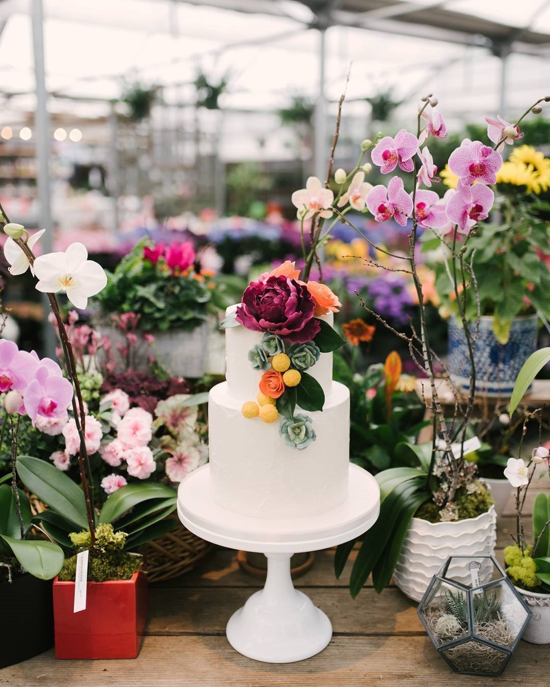 small wedding cakes small cake with flowers flourandflourish