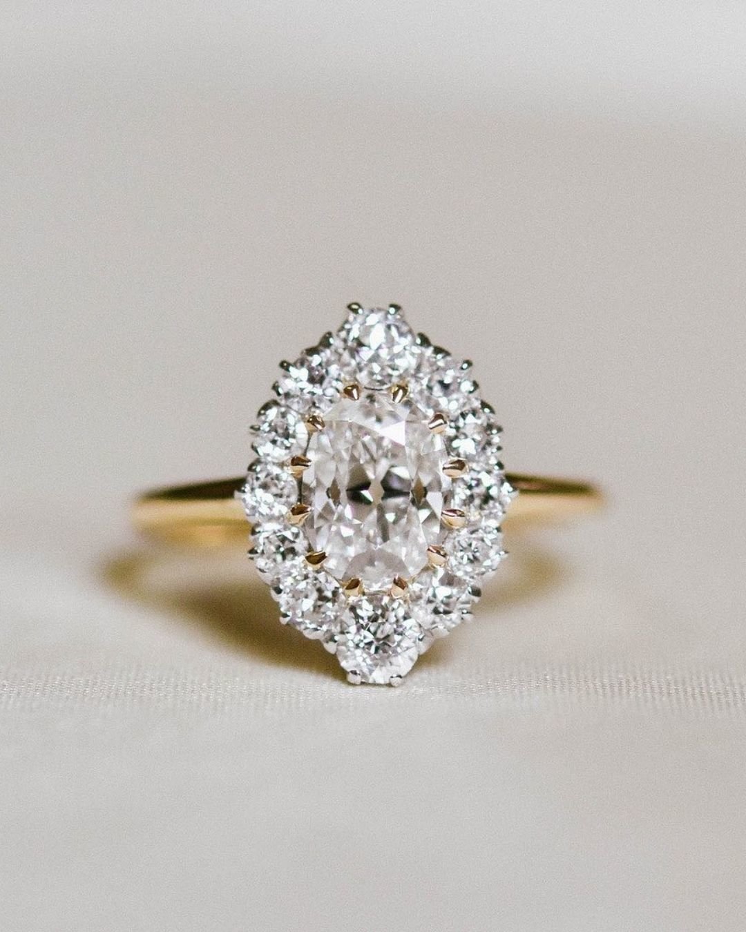 vintage engagement rings dazzling halo engagement rings2