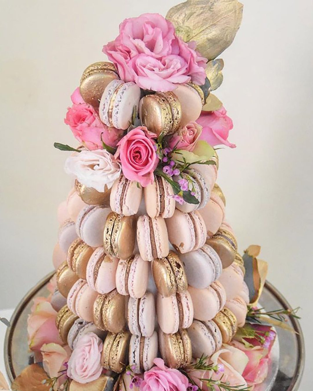 wedding cake alternatives pink macaron with flowers laombrecreations