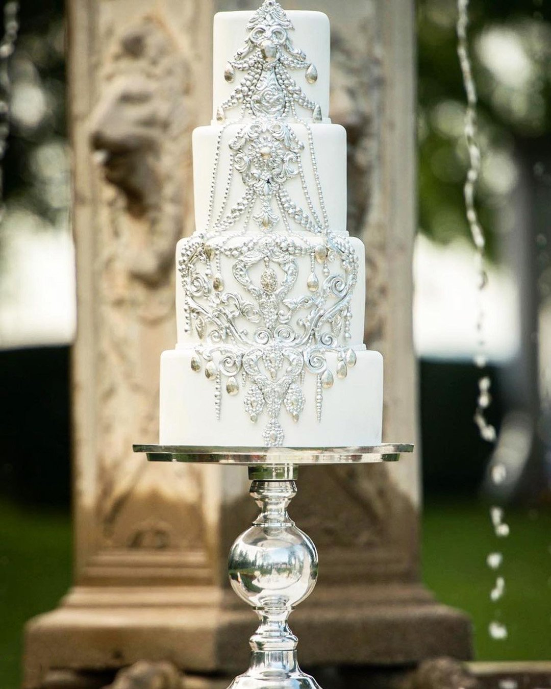 wedding cake designers elegant vintage white finecakesbyzehraofficial