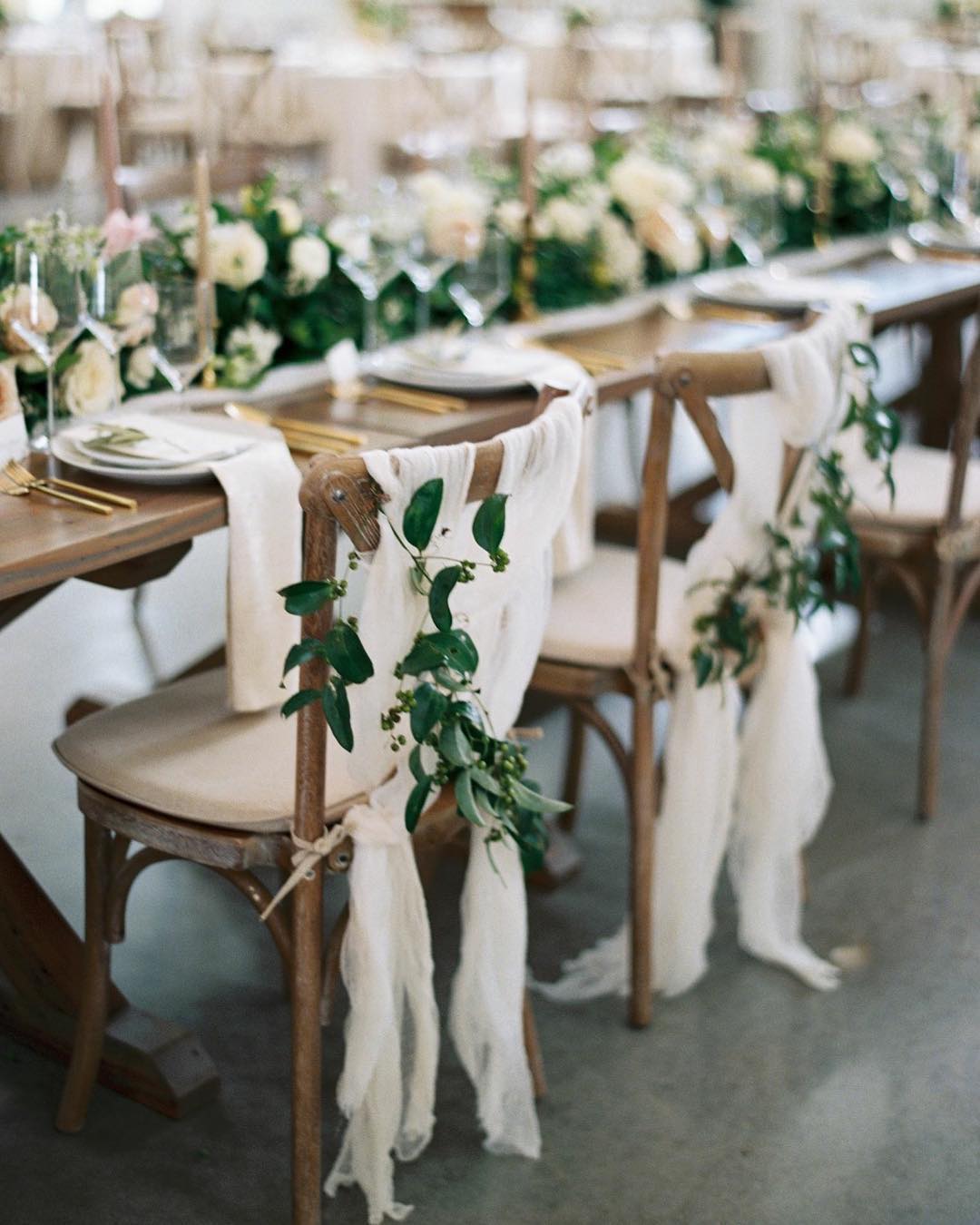 diy wedding ideas chairs leaves fabrics