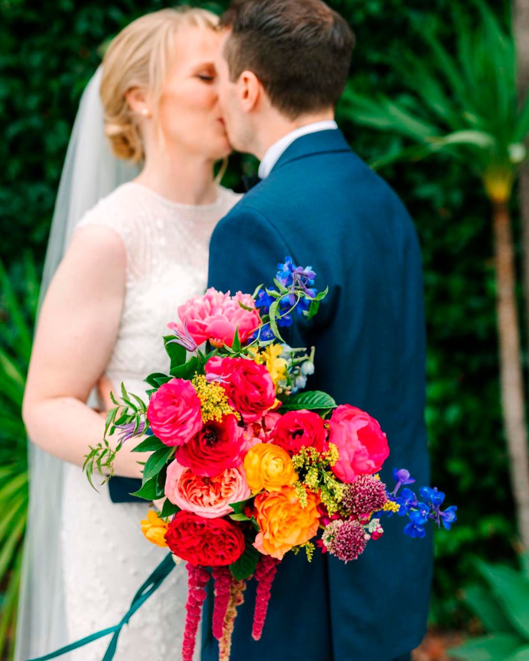 gorgeous summer wedding bouquets bright pink colored