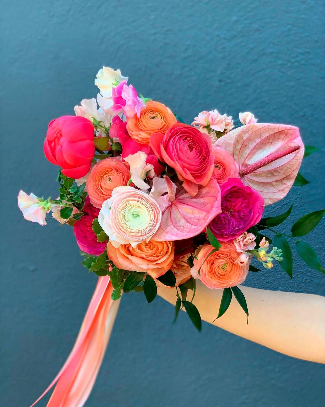 gorgeous summer wedding bouquets bright pink