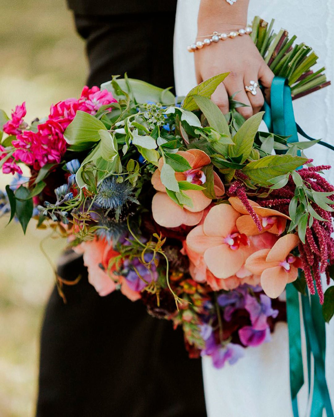 gorgeous summer wedding bouquets colorfull inspo