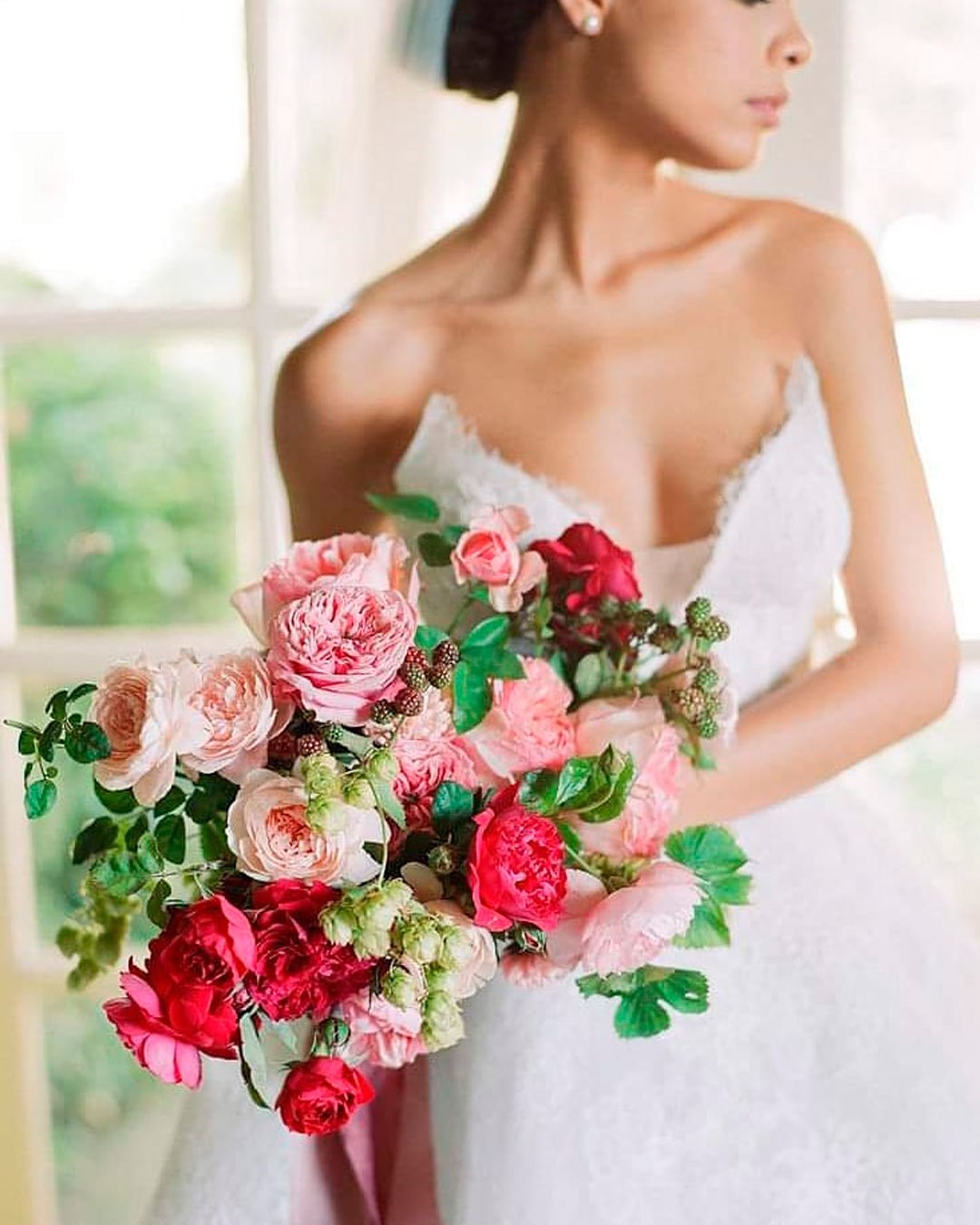 gorgeous summer wedding bouquets crimson red pink