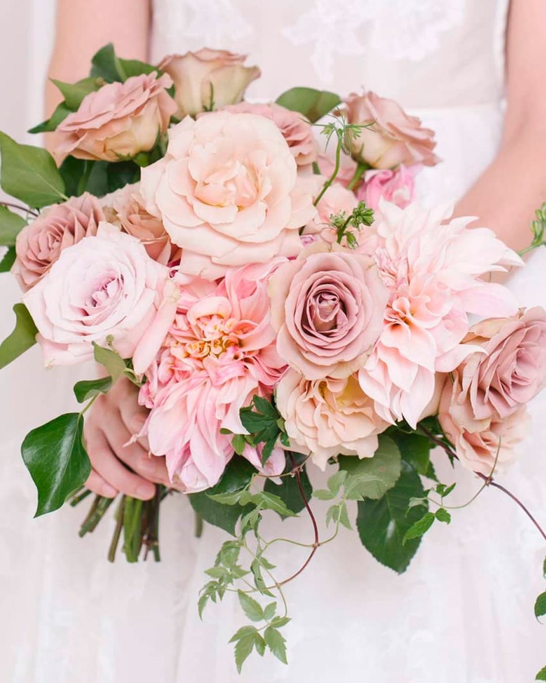 gorgeous summer wedding bouquets pale pink