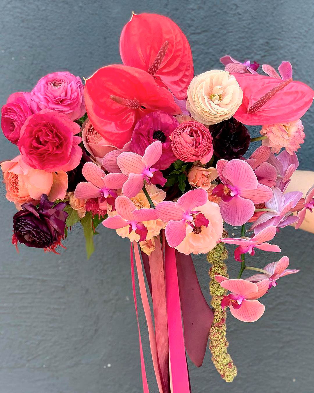 gorgeous summer wedding bouquets pink burgundy