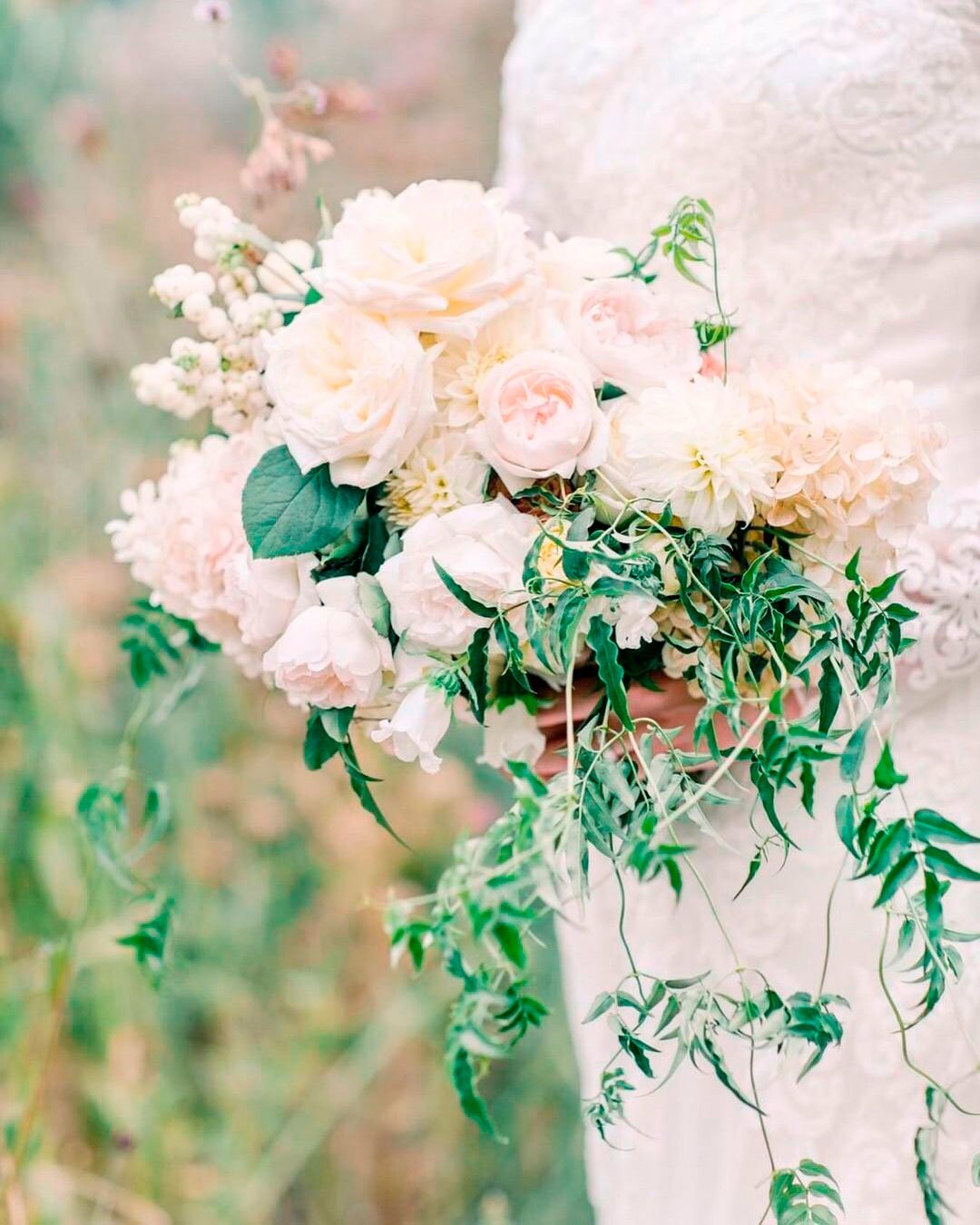 gorgeous-summer-wedding-bouquets-white-green