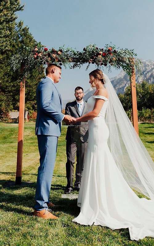 How To Officiate A Wedding? 2024 Guide For You + Expert Tips