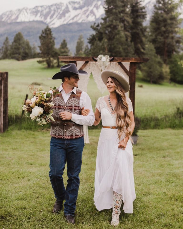 18 STYLISH GROOM ATTIRE FOR BOHEMIAN WEDDING