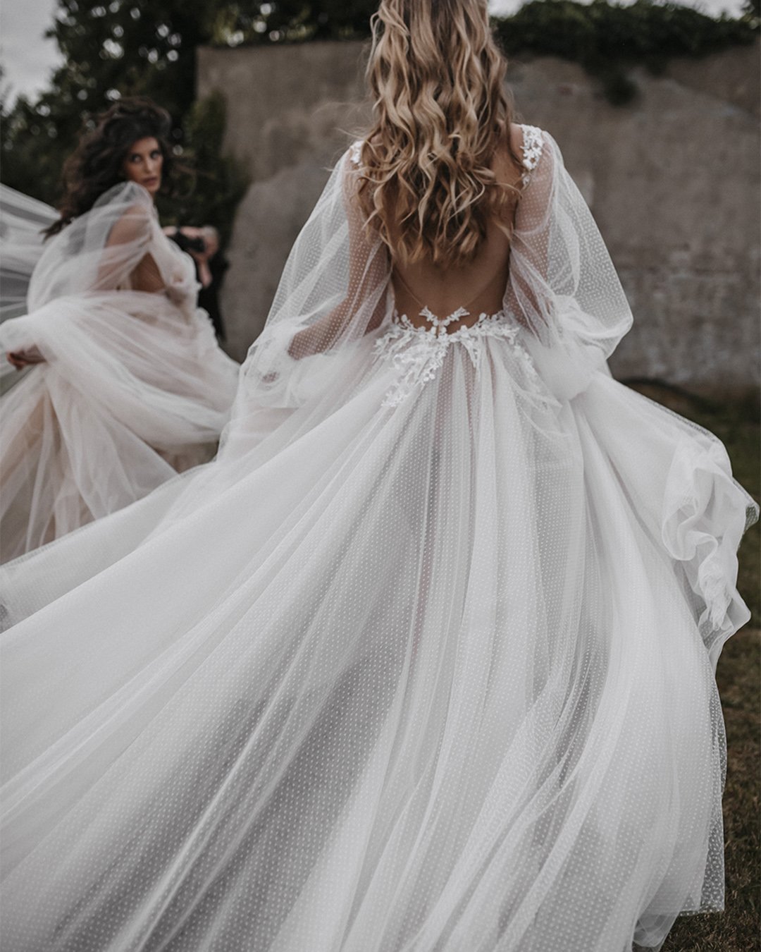 váy cưới hot nhất galia lahav với tay áo dài galia lahav