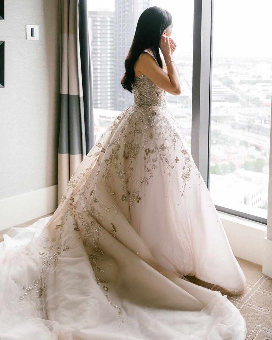 váy cưới hot nhất ball gown lưng thấp paolo_sebastian