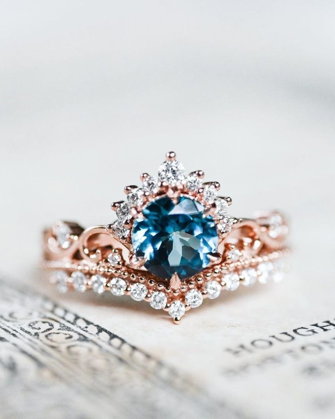 rose gold wedding rings with fantastic sapphires2