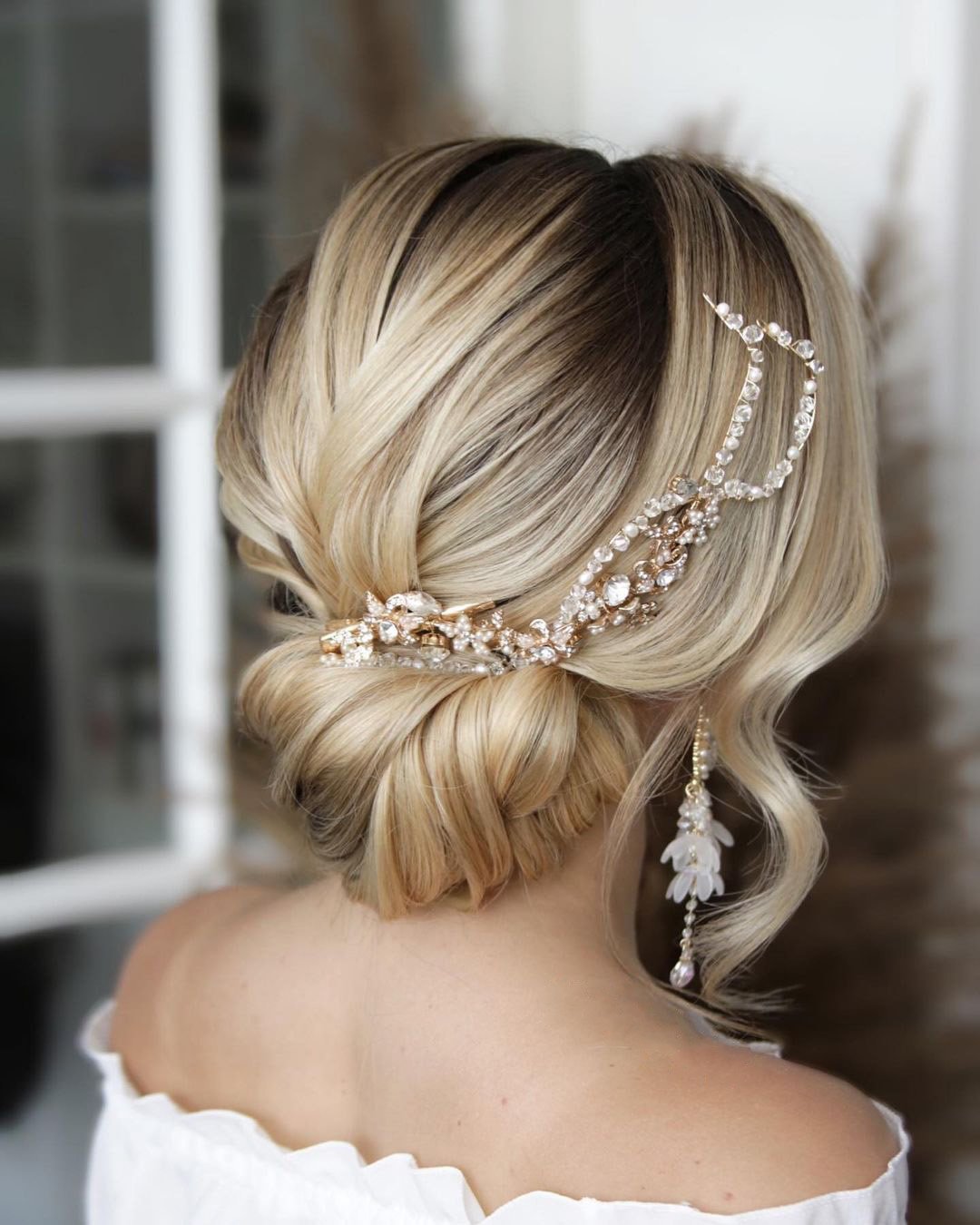 wedding hair accessories elegant updo rhinestones haircomb juliafratichelli.bridalstylist