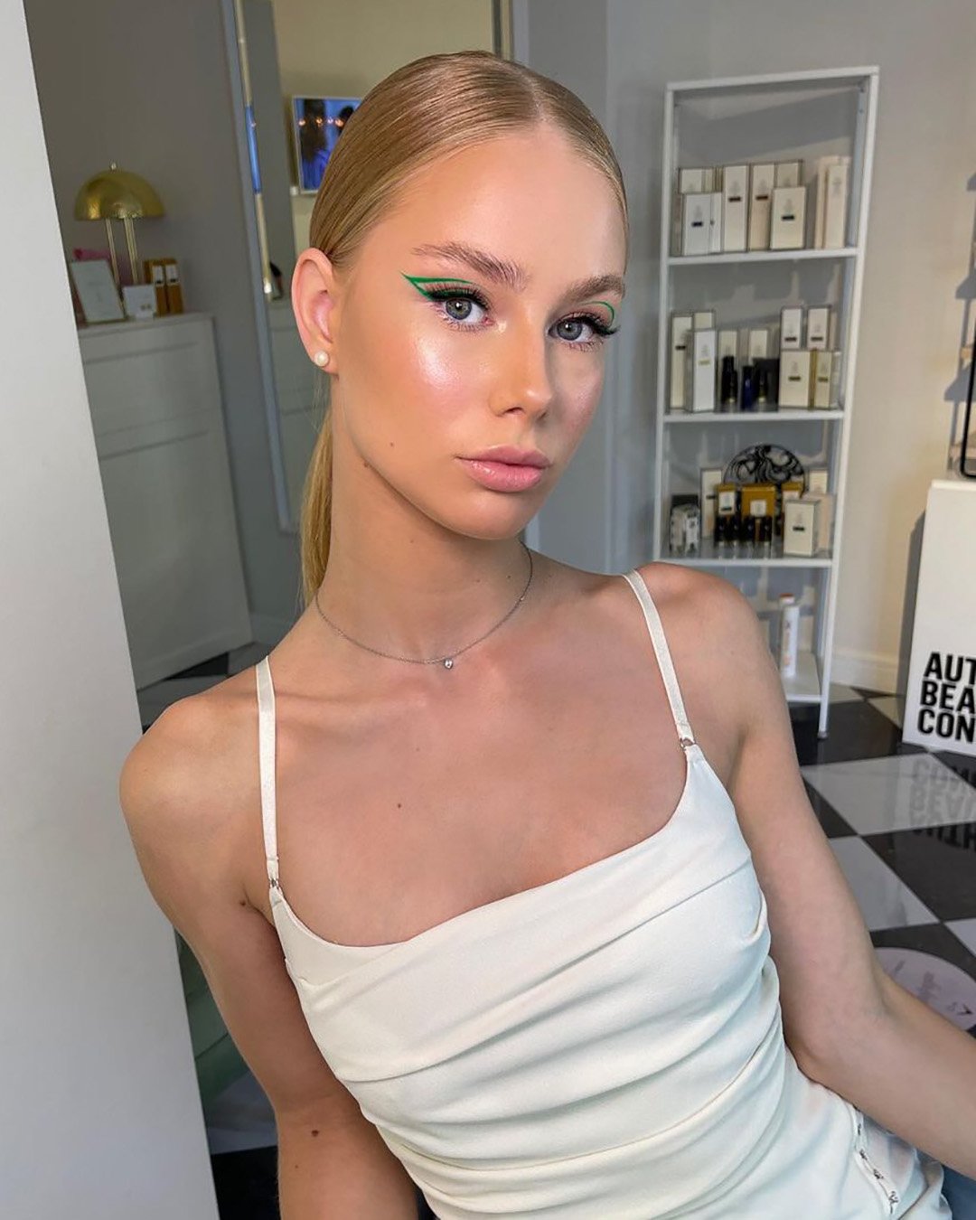 bridesmaid makeup trendy with green liner verafursova