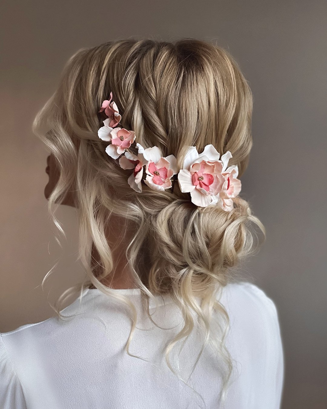 wedding hairstyles for thin hair low bun flowers messy kasia_fortuna