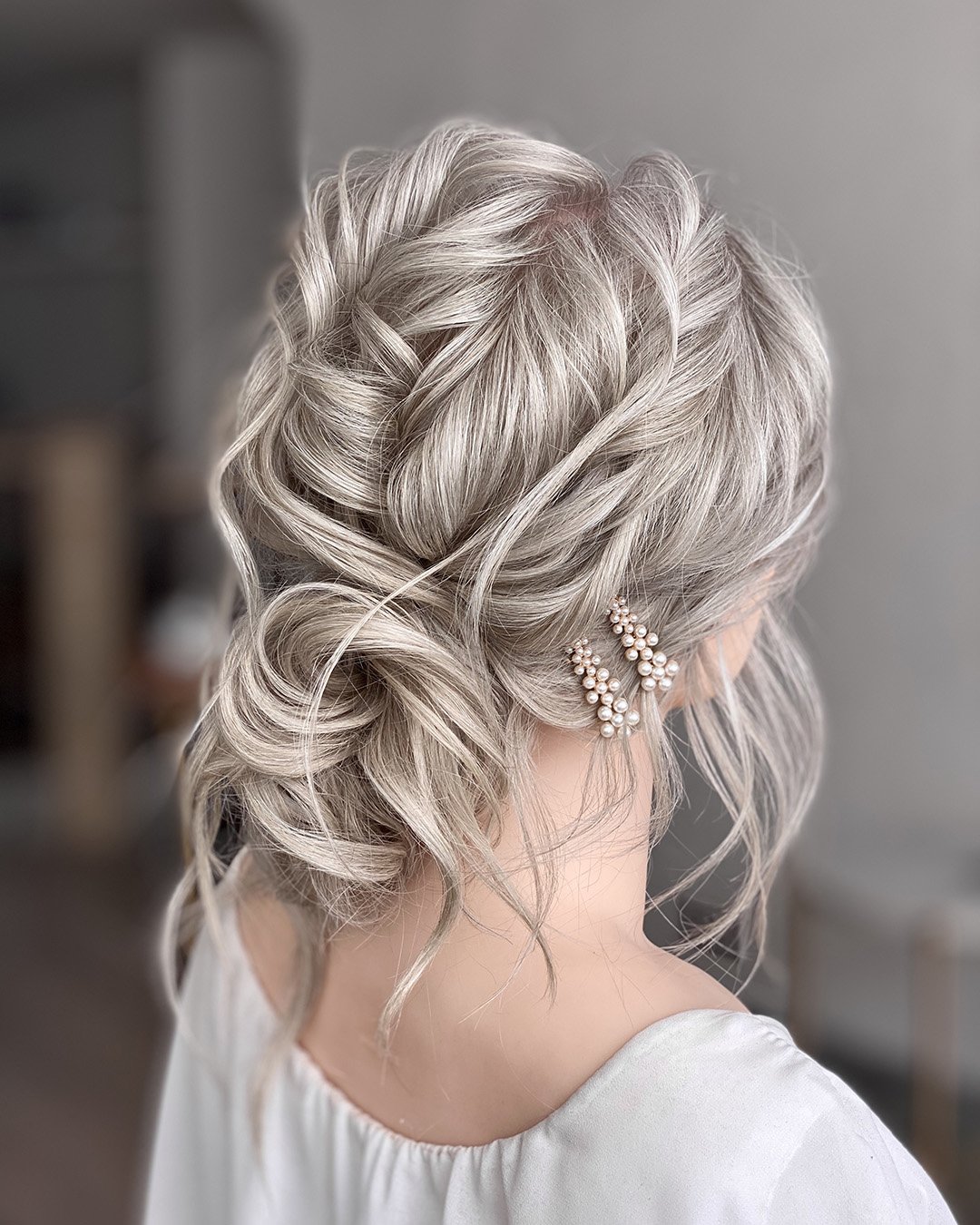 wedding hairstyles for thin hair messy textured updo kasia_fortuna