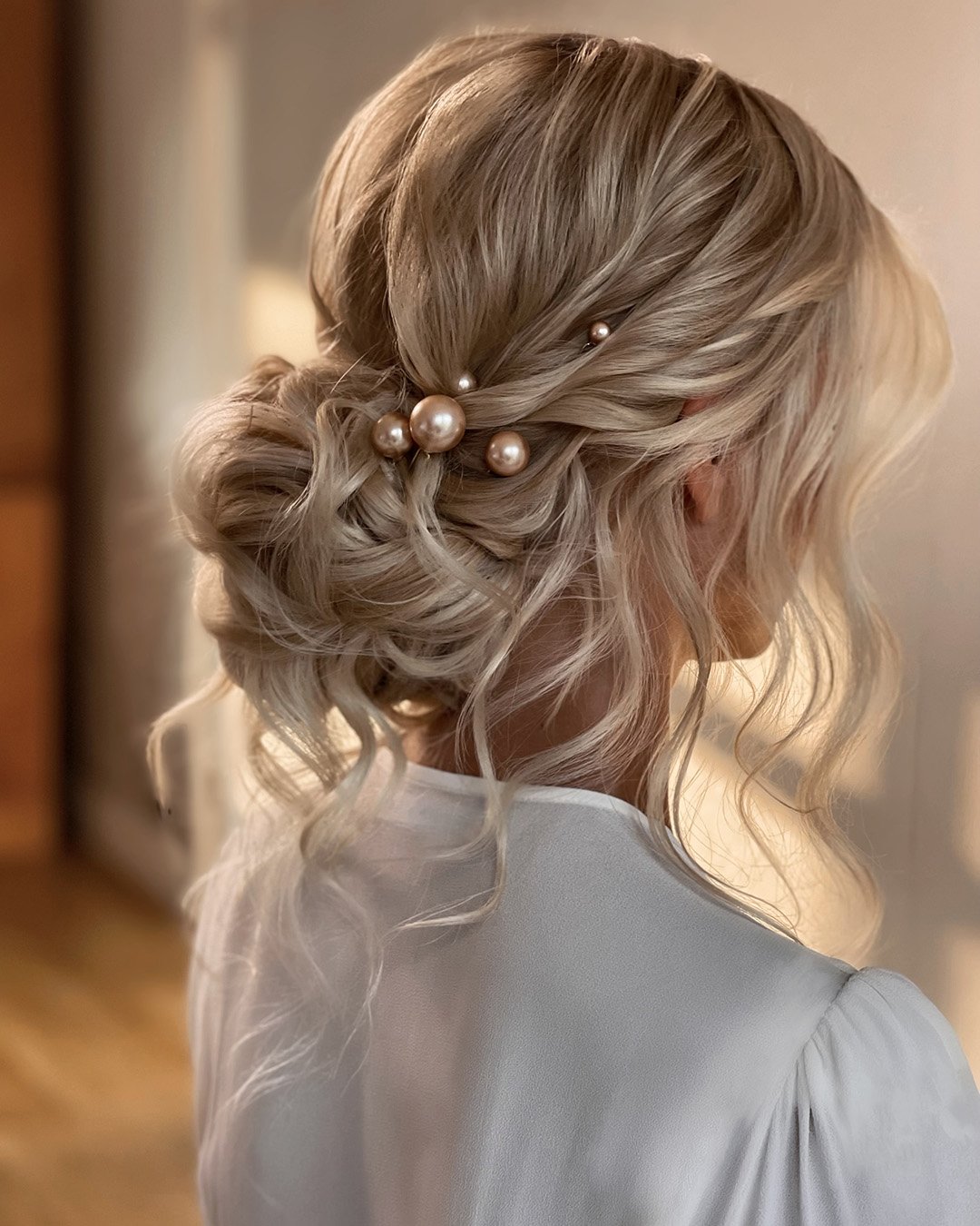 wedding hairstyles for thin hair messy with pearls kasia_fortuna