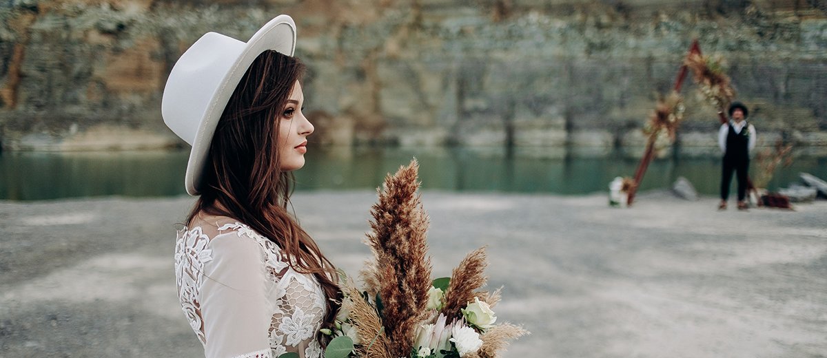 Wedding Hats: Modern & Vintage Bridal Looks [2022 Guide & FAQs]