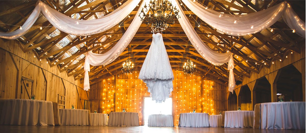 Enchanting Decor Ideas To Spice Up Your Barn Wedding Venues