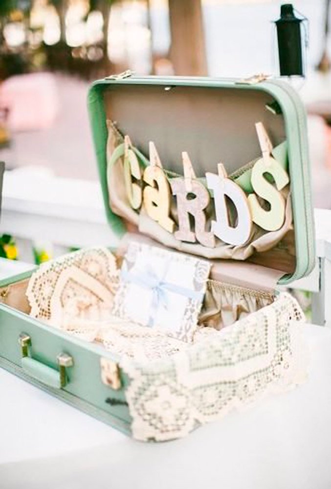 shabby-chic-vintage-wedding-decor-ideas-cards-box-Raquel-Sergio
