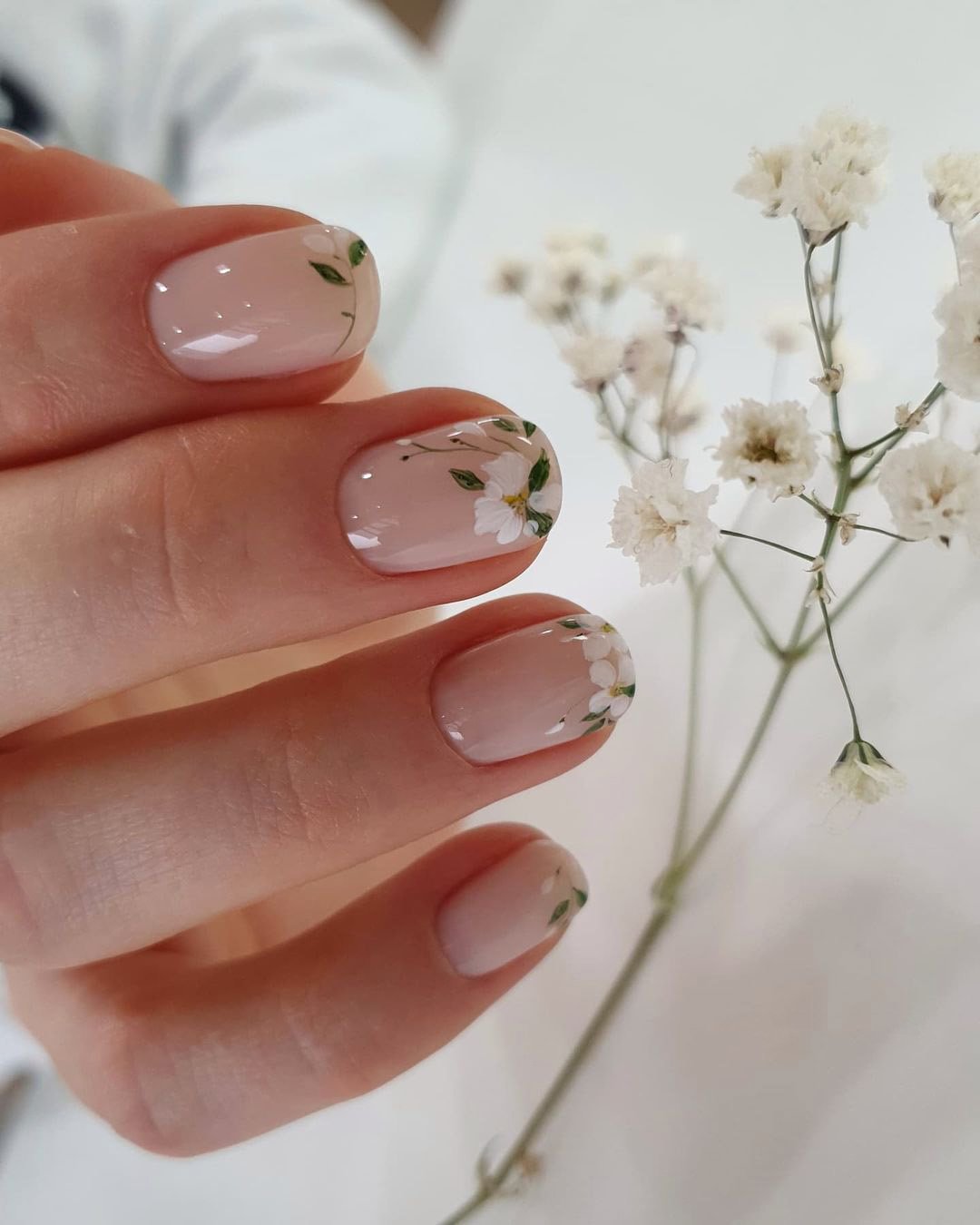 nail design wedding idea nude with white flowers kangannynails