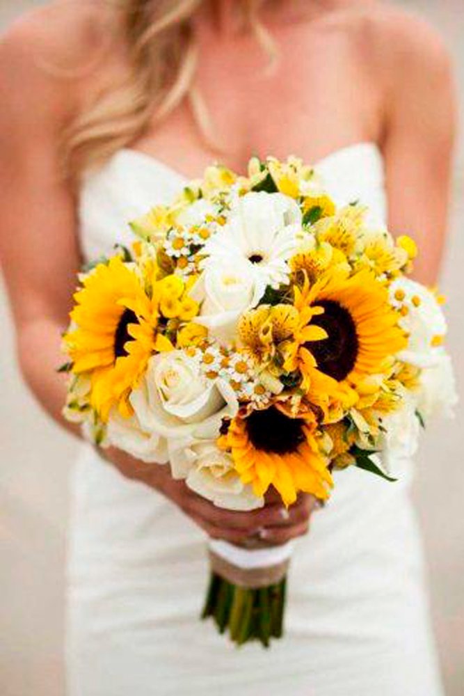 sunflower-wedding-decor-ideas-bouquet-with-white-rose-couturecolorado