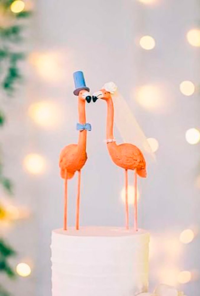 unique-wedding-cake-toppers-charmong-flamingo-robtarrenphoto-334x500
