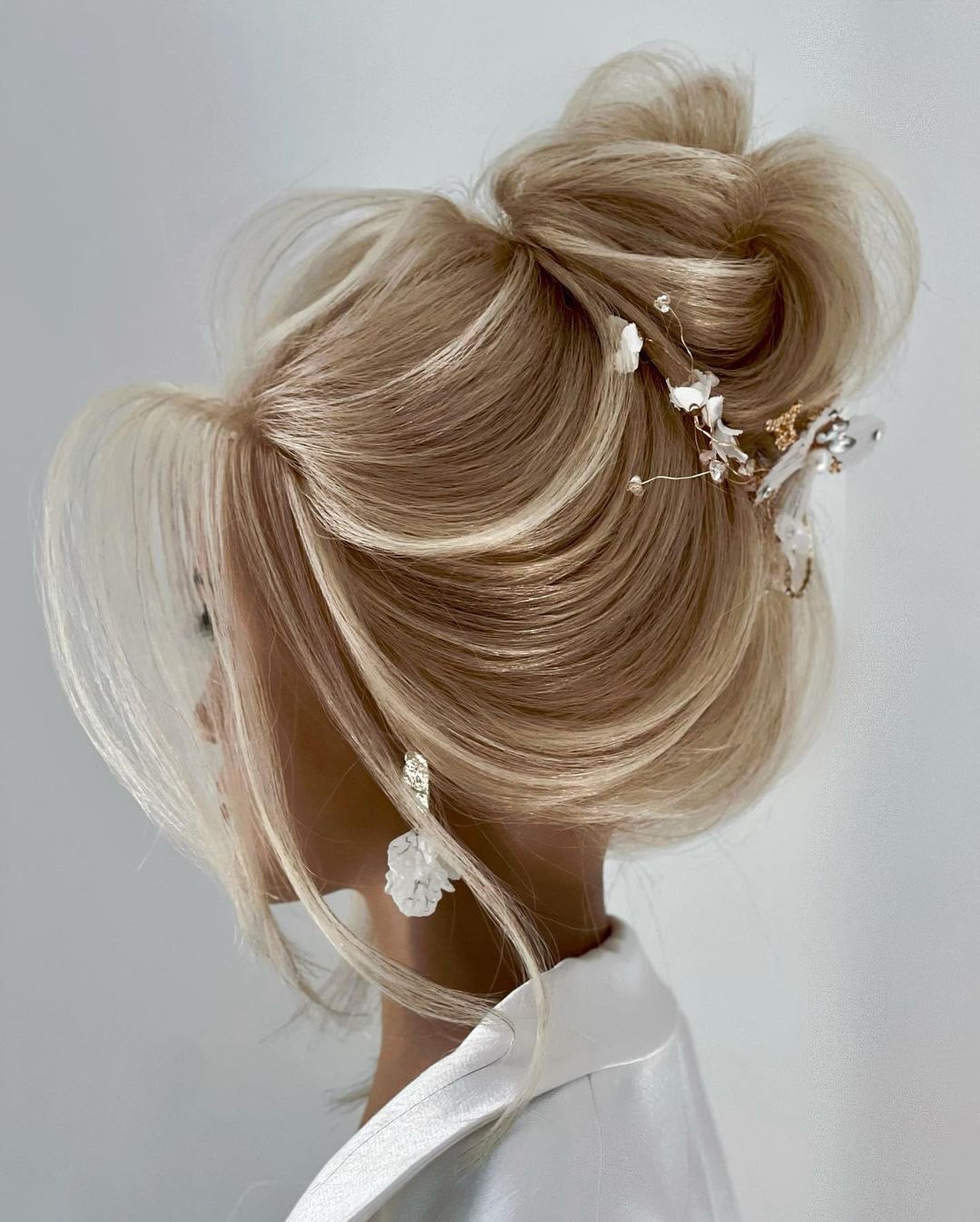 wedding hairstyles for long hair airy blonde high updo barbara.szuksztul.lenarczyk