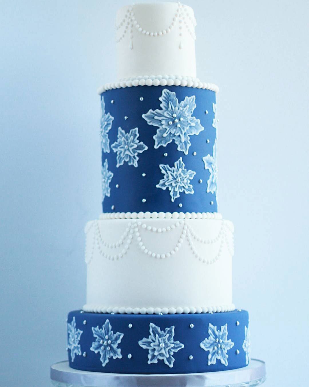 winter wedding cakes white and blue decor cake